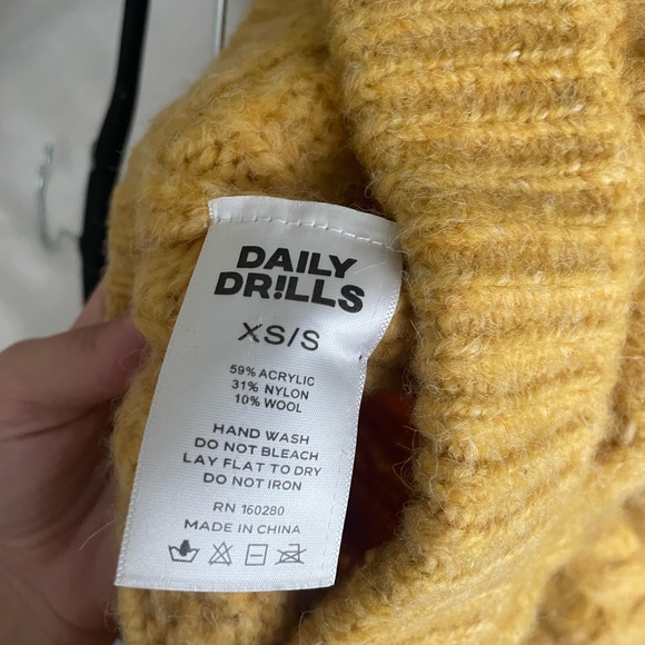 Daily drills!!! Sweater shorts - Picture 2 of 3